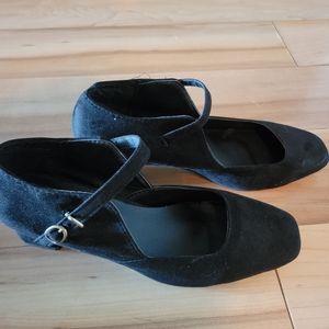 Used woman shoes/hills